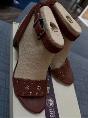 Clarks Rust Brown Ankle-Strap Open-Toe Heels with Eyelet Detail